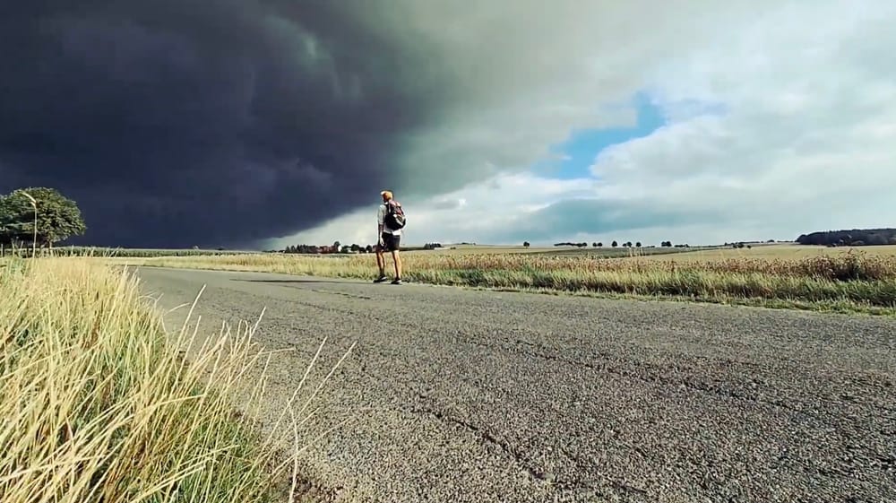 Zwischen Weg und Wort: OST THRU Beitragsbild